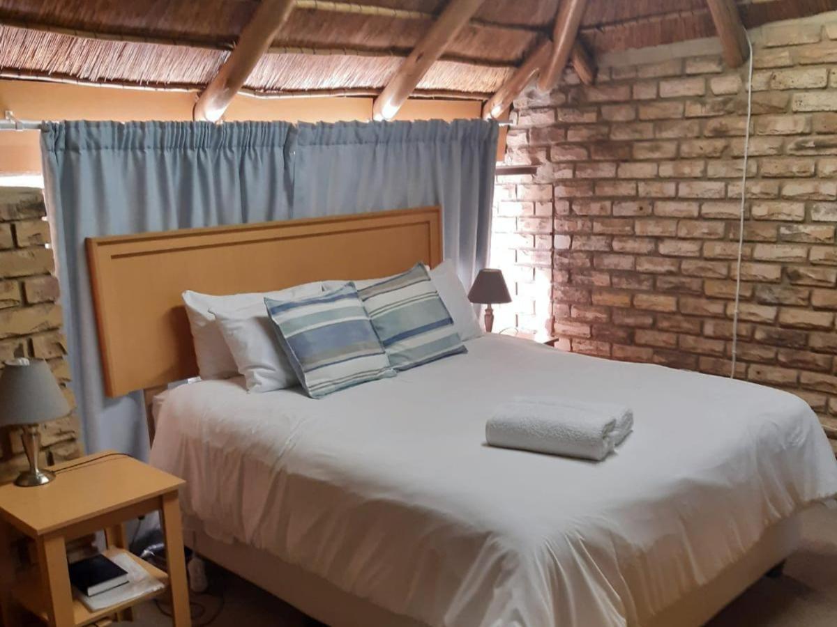 The Willow Tree Guesthouse Klerksdorp Phòng bức ảnh